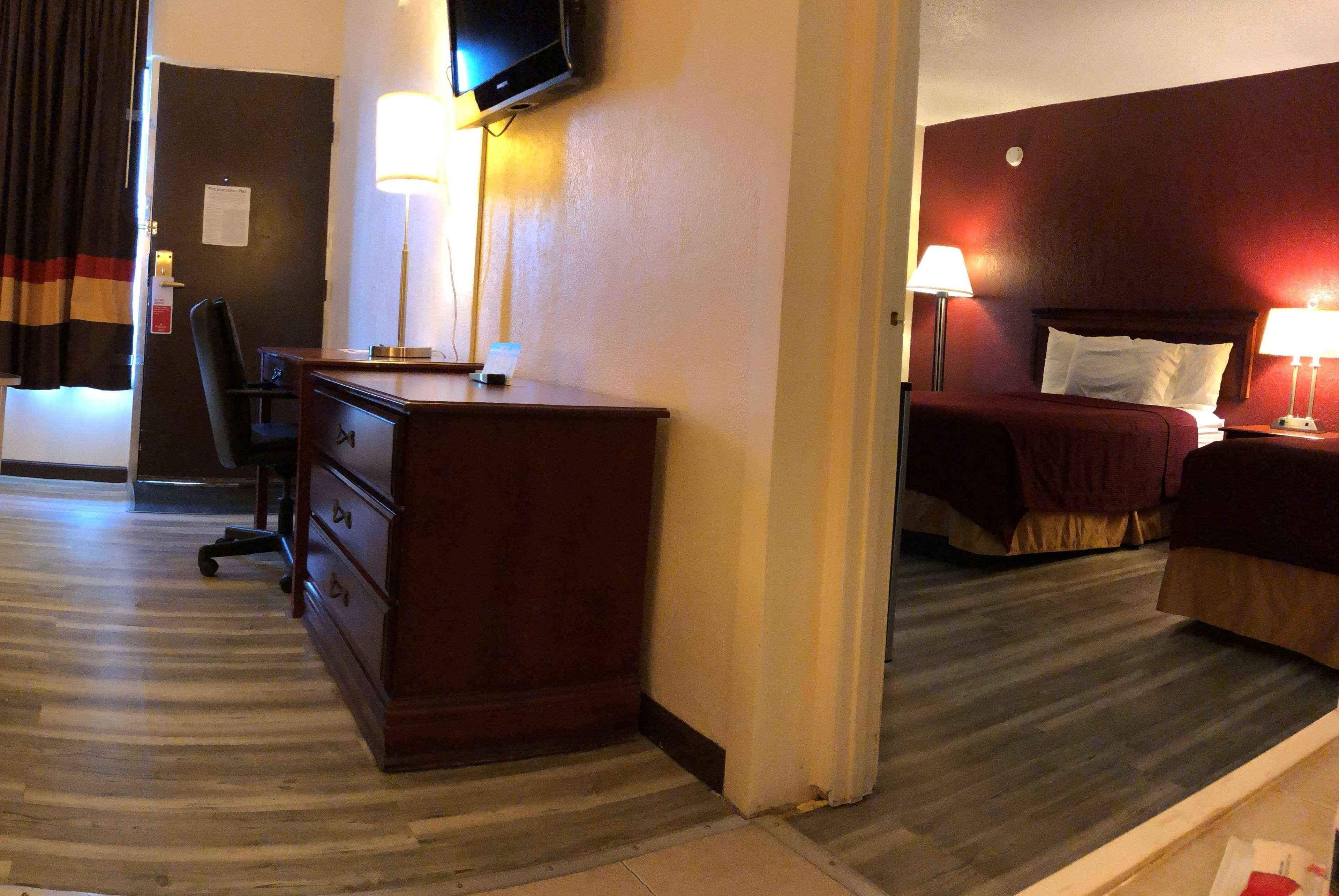 Ramada By Wyndham Harrisonburg Motel Exterior photo
