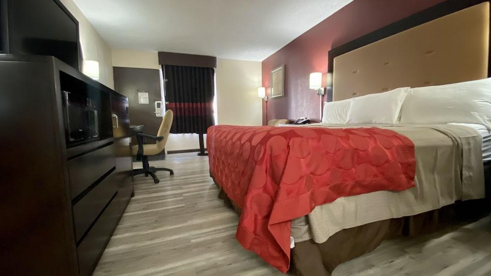 Ramada By Wyndham Harrisonburg Motel Exterior photo