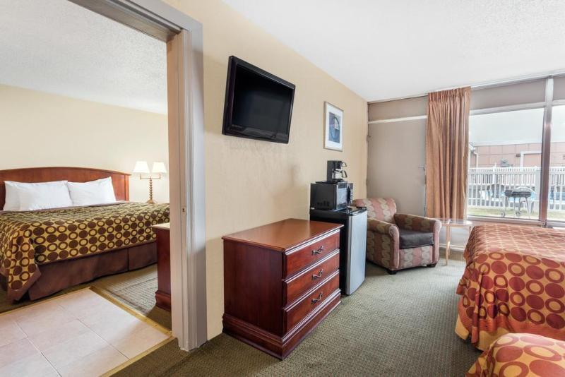 Ramada By Wyndham Harrisonburg Motel Exterior photo